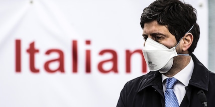 Speranza: "Entro l'estate, vaccinati tutti gli italiani che lo vorranno"