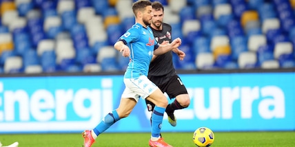 Napoli, Mertens operato a una spalla al rientro dagli Europei