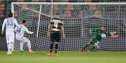 Serie B, tris Lecce al Venezia. Cosenza-Vicenza 1-1