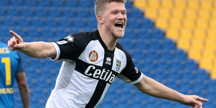 Parma, Cornelius parzialmente in gruppo