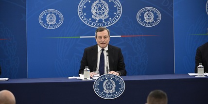 Draghi: "Mi vaccinerò con AstraZeneca. Sospensione vaccino atto dovuto"