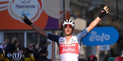 Stuyven vince la 112ª edizione della Milano-Sanremo. 8° Colbrelli