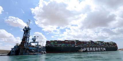 Ve la ricordate Ever Given? Finalmente riparte dal Canale di Suez