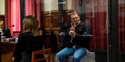 Igor "il russo" picchia cinque agenti con le piastrelle del bagno