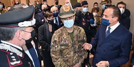 Coronavirus, Figliuolo: "Vaccini in arrivo, riapriremo l'Italia"