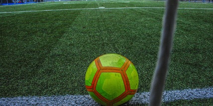 Calciatore muore nel Napoletano durante partita per ricordare il fratello