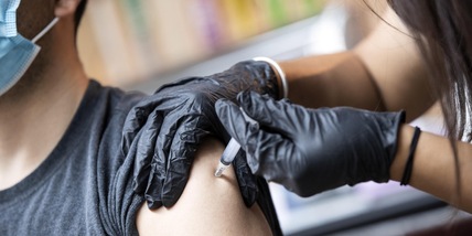 Covid negli Usa: via mascherina e distanziamento per i vaccinati