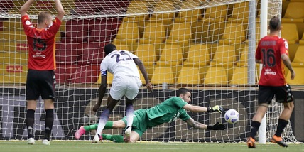 Benevento-Crotone 1-1: Simy risponde a Lapadula al 93', Inzaghi beffato