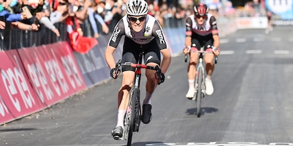 Giro d’Italia, Schmid vince l'11ª tappa. Bernal resta in rosa