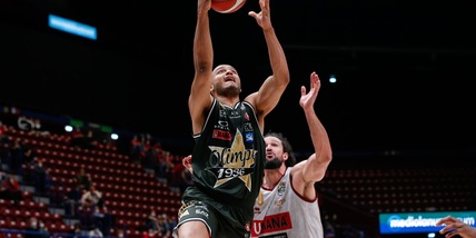 Milano avanti 1-0 in semifinale: Shields super, Venezia battuta