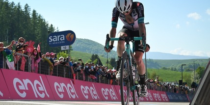 Giro d'Italia: cuore Yates, ma Bernal resta in maglia rosa