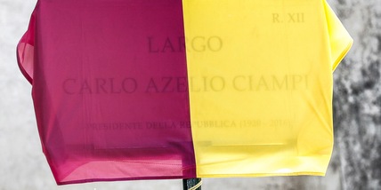 Errore clamoroso sulla targa di Ciampi: resta coperta e slitta l’inaugurazione!