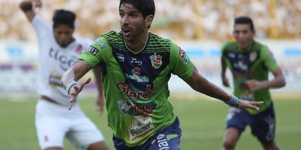 El Loco Abreu dice addio al calcio: si chiude "l'era Maradona"