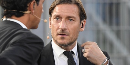 Roma, Totti all'Olimpico quattro anni dopo. I tifosi: "Quanto ci manchi"