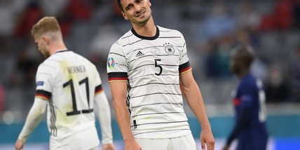 Europei, Hummels dopo l'autogol in Francia-Germania: "Mi fa male"
