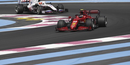 F1, Sainz 5° nelle qualifiche di Francia: "Red Bull e Mercedes lontane, ma ci proverò"