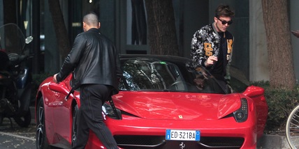 Amici, Stash nei guai: indagato per ricettazione