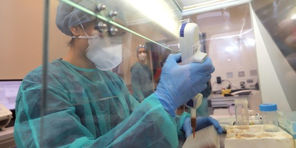 "Covid, la variante Delta è due volte più contagiosa: c'è un motivo"