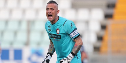 Calciomercato Crotone, il nuovo look per tornare in A