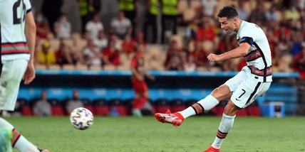 Wright, che accuse a Ronaldo: “Segna una punizione su 50”