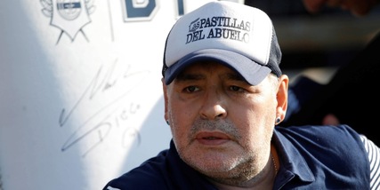 Maradona, chiesto l'arresto per 4 medici: "Droghe per farlo morire"