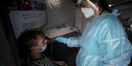 Coronavirus, il bollettino: 5.696 nuovi casi e 15 morti