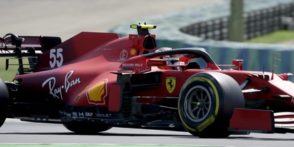 Ferrari, rotto il coprifuoco per cambiare il motore di Carlos Sainz