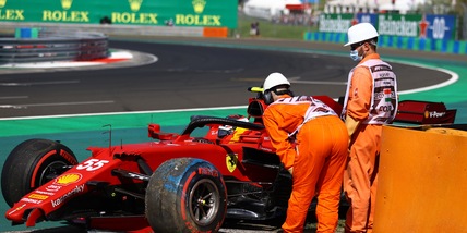 F1, Gp Ungheria: errore di Sainz, Ferrari a muro e fuori in Q2