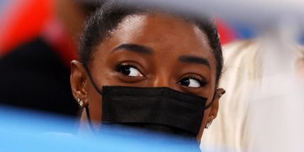 Olimpiadi, Simone Biles rinuncia anche al corpo libero
