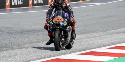 MotoGp, Quartararo domina le FP2 a Silverstone. Rossi è 10°