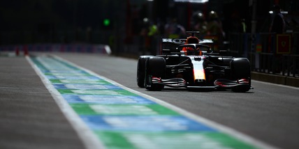F1, Gp Belgio: Verstappen davanti nelle seconde libere. Ferrari indietro, Leclerc a muro