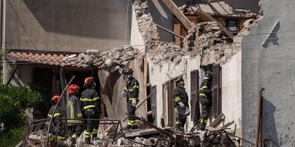 Pontremoli, esplode e crolla una casa: si scava tra le macerie
