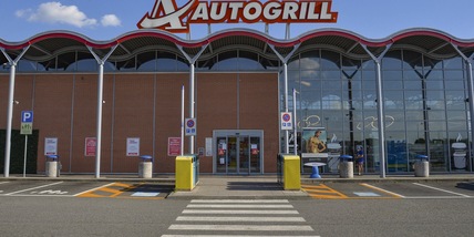 Nettuno, spari in pieno giorno in un autogrill