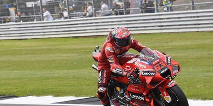 MotoGp, Bagnaia in pole position ad Aragon davanti a Miller