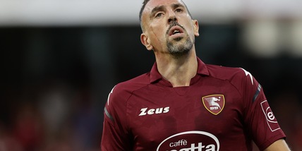 Salernitana, Ribery si ferma in allenamento: trauma alla caviglia