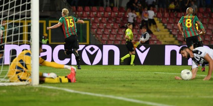 Serie B, Buffon in campo un tempo, ma ancora ko: Ternana-Parma 3-1