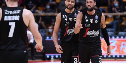 Belinelli trascina la Virtus. Milano travolge Trento con super Shields