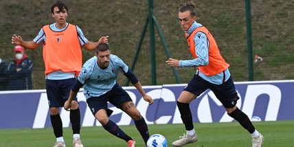 Bologna, allenamento congiunto con la Primavera