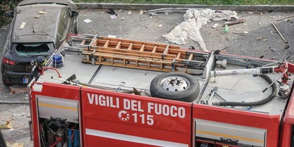 Roma, crolla trave dal ponte della ferrovia: strade chiuse