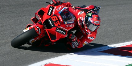 MotoGp, Gp Algarve: Pecco Bagnaia vince con la bandiera rossa, brutto incidente nel finale