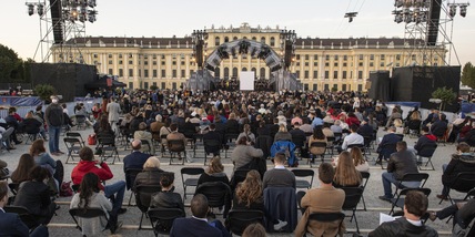 Clamoroso in Austria: "lockdown" obbligatorio ai non vaccinati