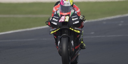 MotoGp, prove libere 3 Gp Valencia: Aleix Espargaro davanti, Rossi al Q2