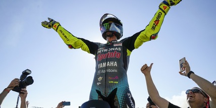 MotoGp, Rossi saluta dopo l'ultima gara: "Felice di aver chiuso così"