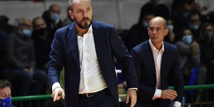 Ufficiale, la Dinamo Sassari esonera coach Cavina