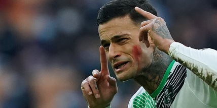 Scamacca, sfottò social al Milan. Poi il dietrofront