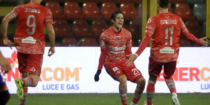 Serie B, la Cremonese accellera ed esulta: 3-2 al Crotone