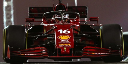 F1, Ferrari: ad Abu Dhabi caschi speciali per Leclerc e Sainz