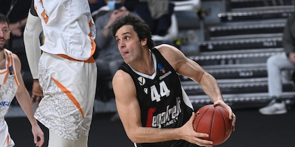 Eurocup, Virtus Bologna vince ancora. Bene anche Venezia