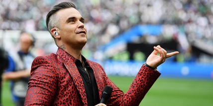 Robbie Williams e il flop dell’Inghilterra: ha cantato la canzone sbagliata