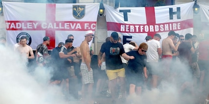 Scontri tra tifosi inglesi e polizia ad Amsterdam: 25 arresti